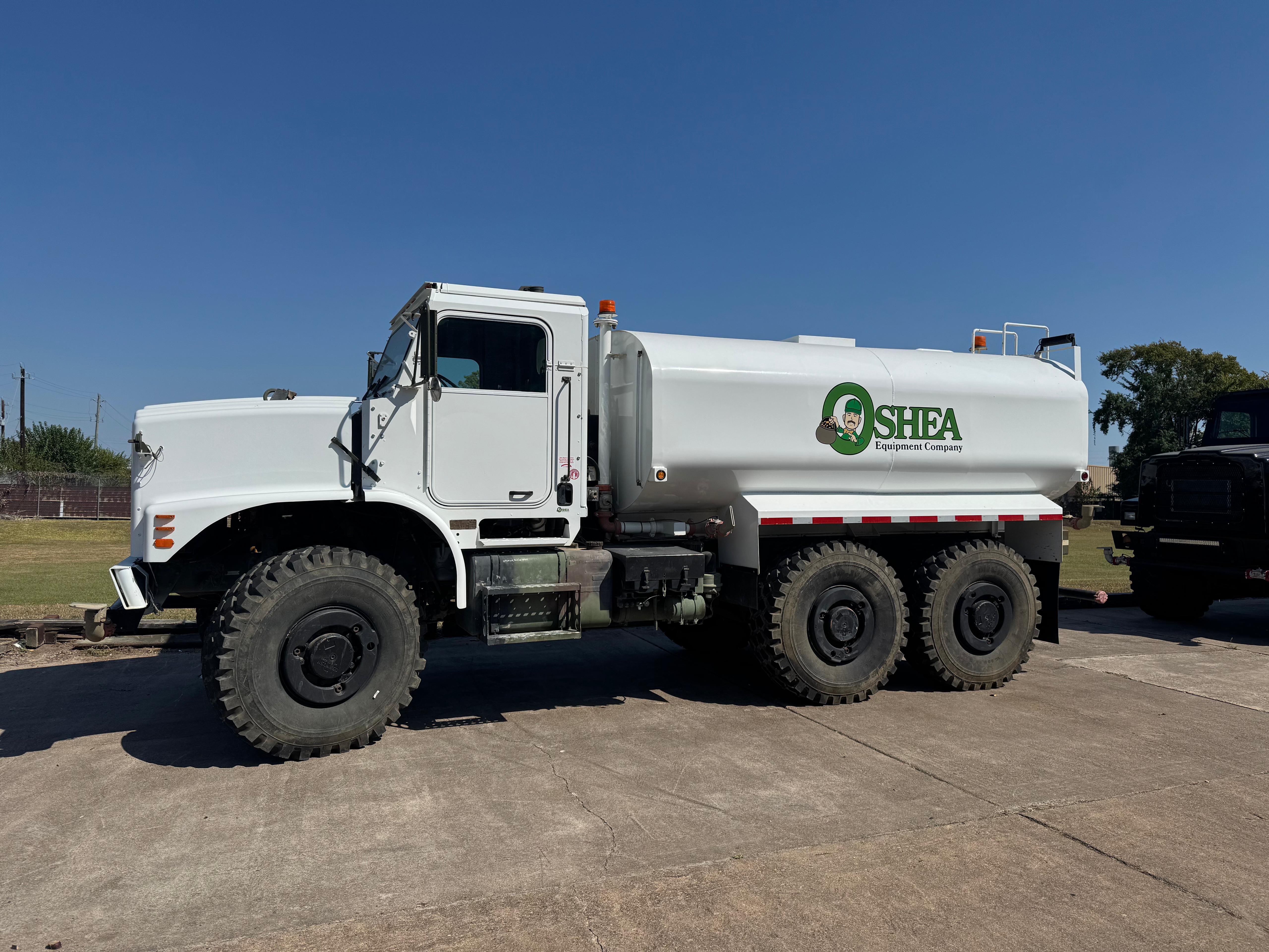 Oshkosh 6x6 Water Truck - Image 10