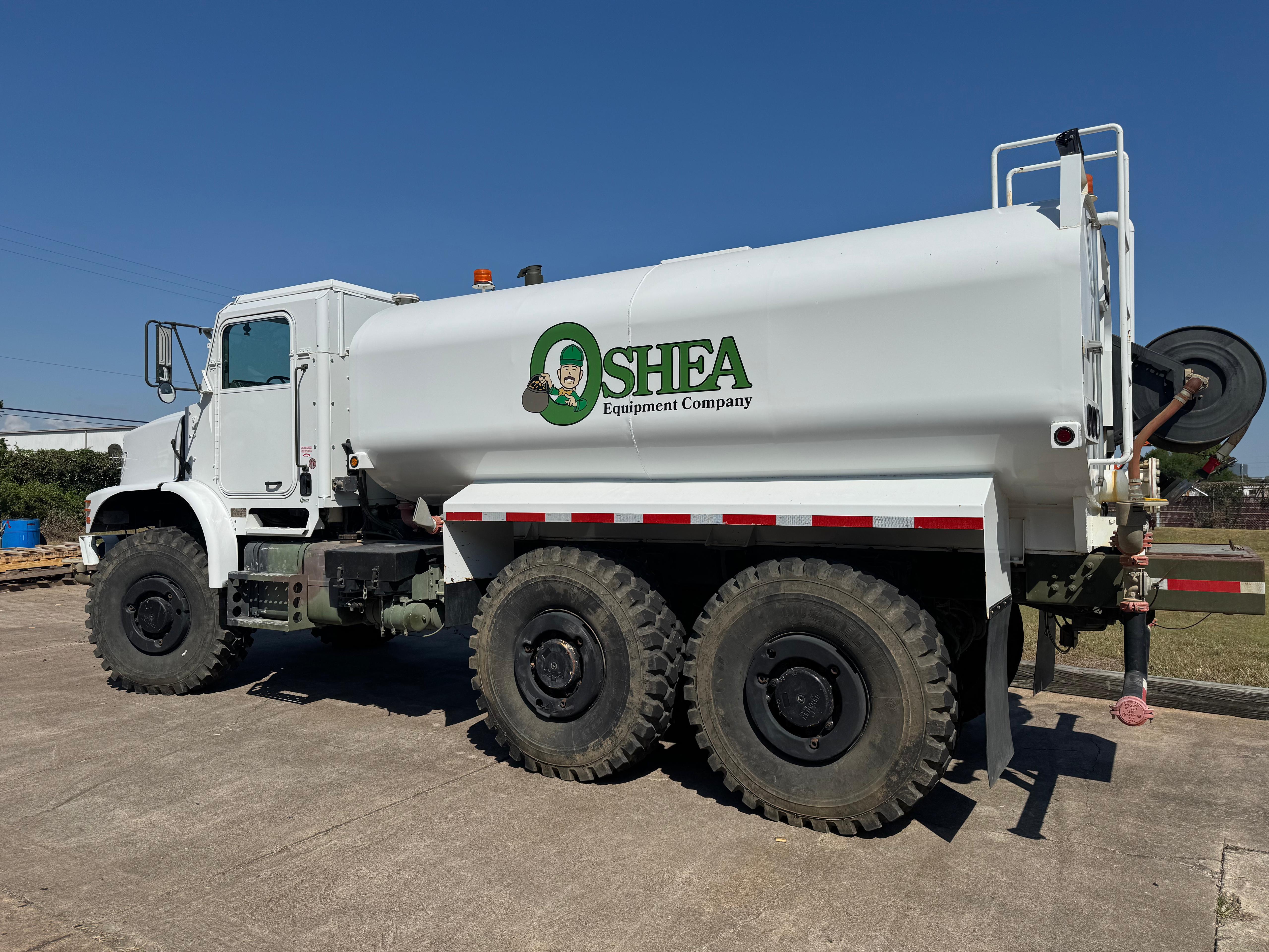 Oshkosh 6x6 Water Truck - Image 6