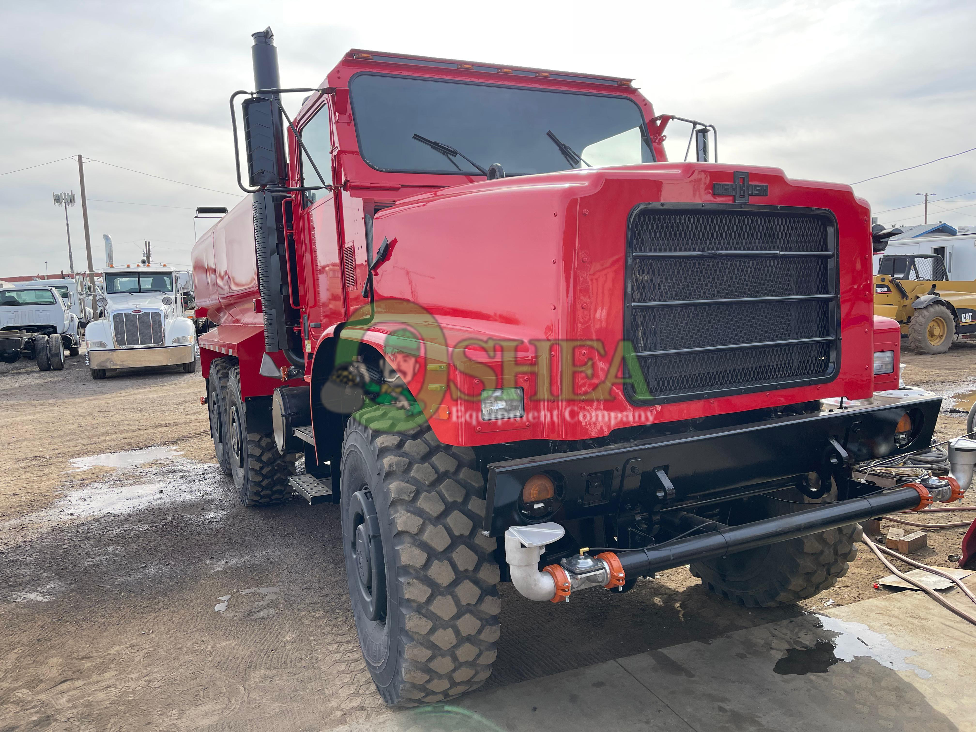 Oshkosh 6x6 Water Truck - Group 3 Image 1