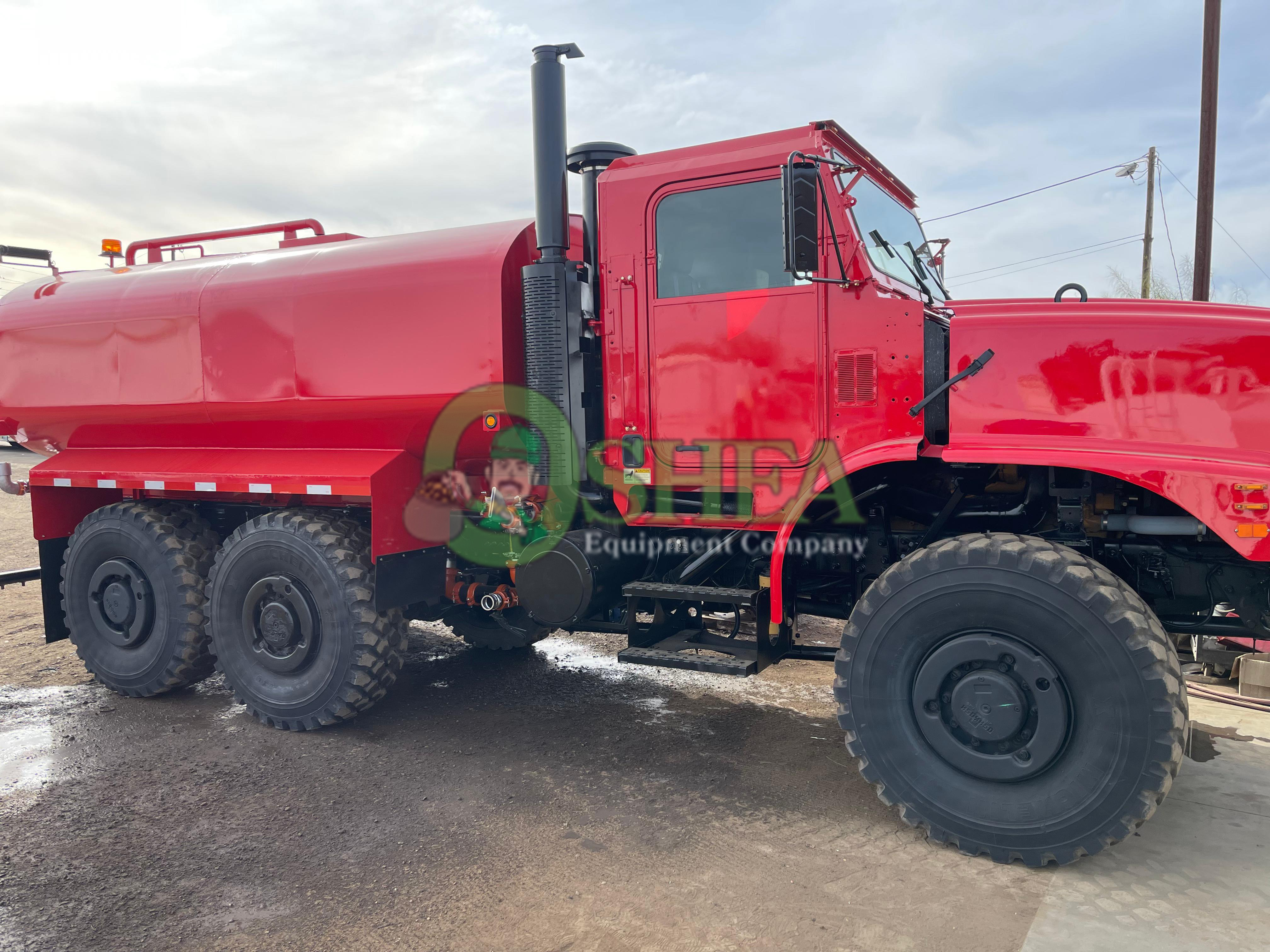 Oshkosh 6x6 Water Truck - Group 3 Image 2